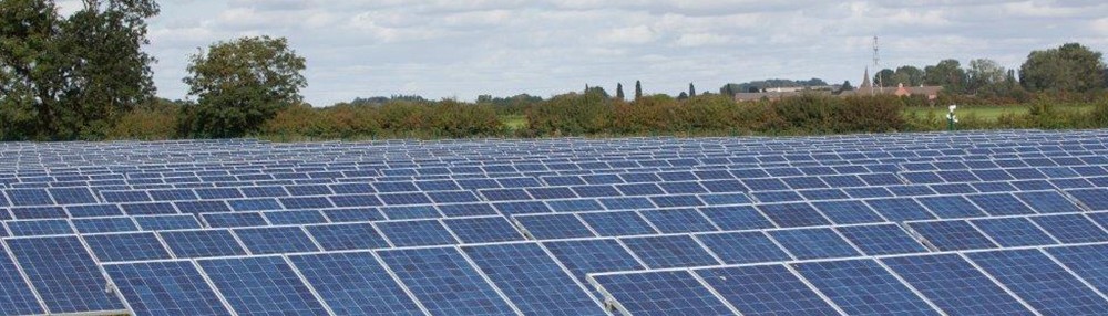 De ce tot mai multe companii aleg energia solară în România