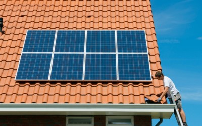 Energie solară vs. energie tradițională: Care sunt economiile și avantajele financiare pe termen lung?